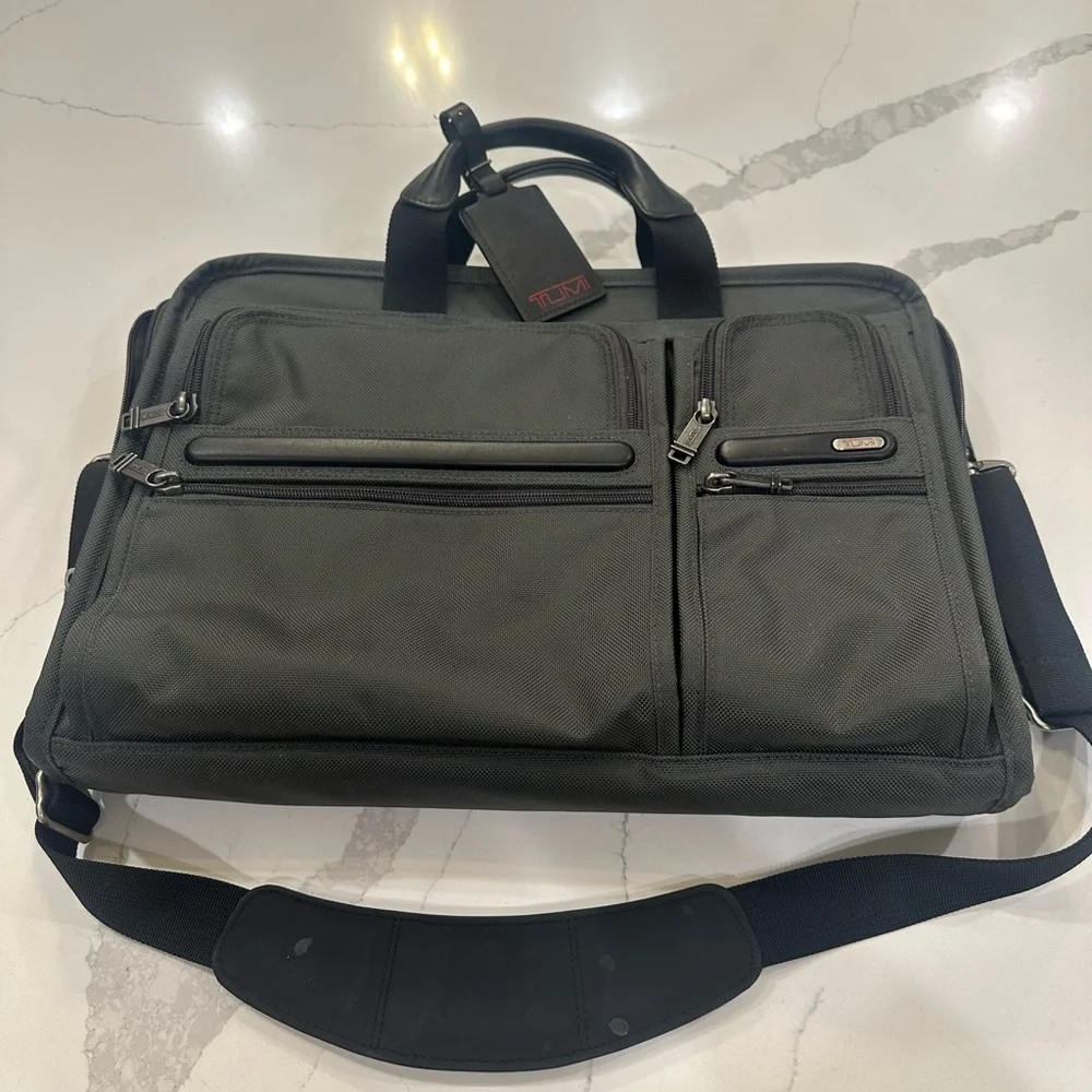 Tumi Alpha 3 Large Screen Laptop Brief